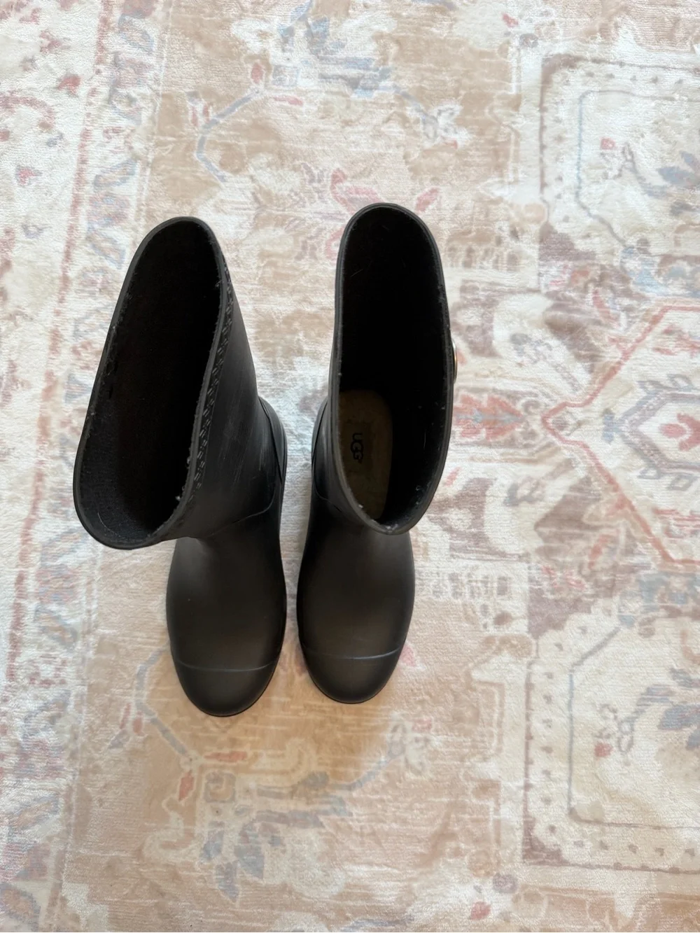 UGG branded round
